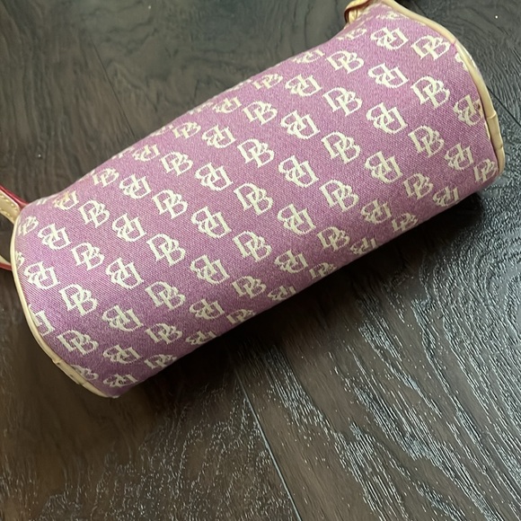 Dooney and Bourke Vintage Barrel Signature mini bag - Picture 4 of 12